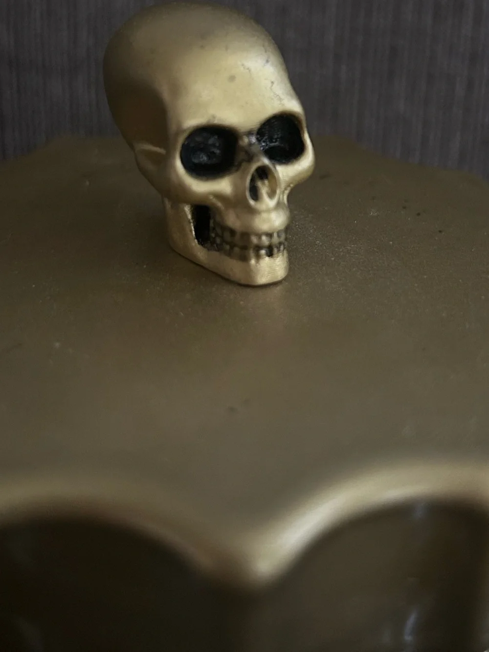 ENCHANTE Midnight Teakwood Gold Skull Candle 4.5oz NIB